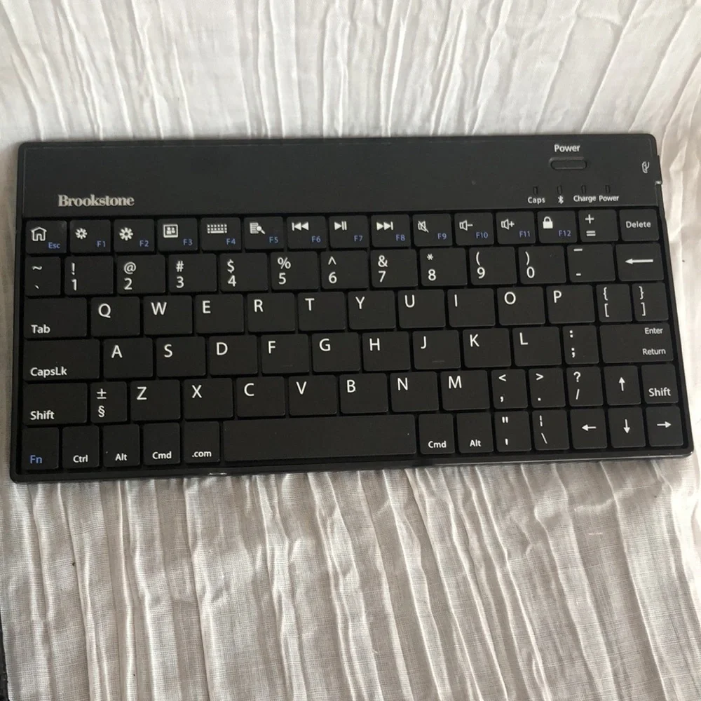 BROOKSTONE MINI TABLET black faux leather ipad blue tooth case & keyboard